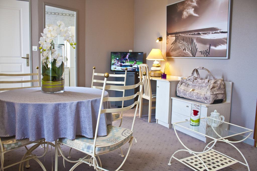 Logis Hotel Beau Site Loubaresse  Exterior foto
